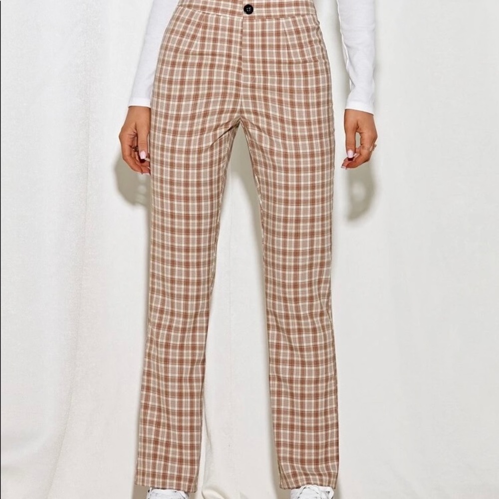 Princess Polly peachy/Brown plaid High waisted pants with side pockets.